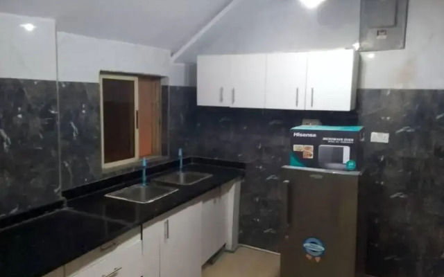 Rotzy Residences Adefowope - Home Away From Home