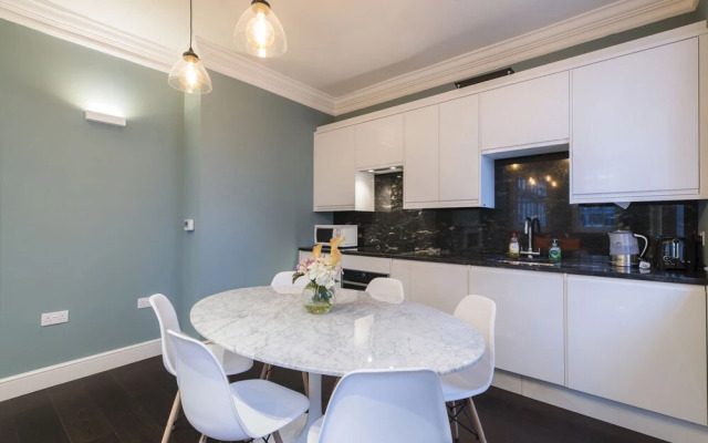 JOIVY Elegant 2 Bedroom Flat near Kensington Gardens