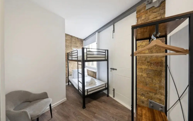 Large 1 Bedroom Studio in Old St