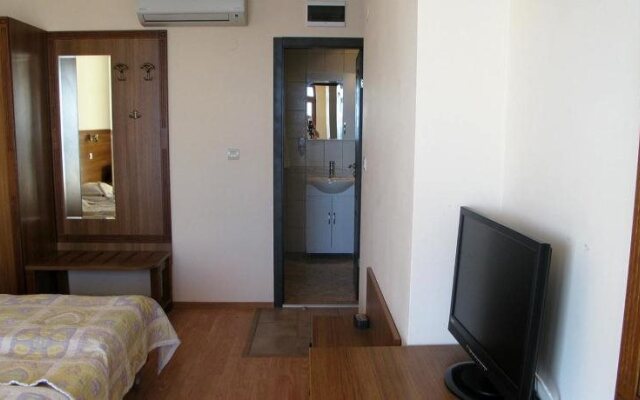 Iris Hotel