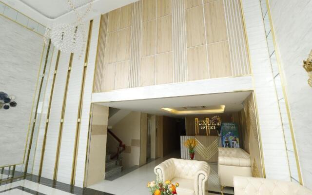 Luxury Hotel