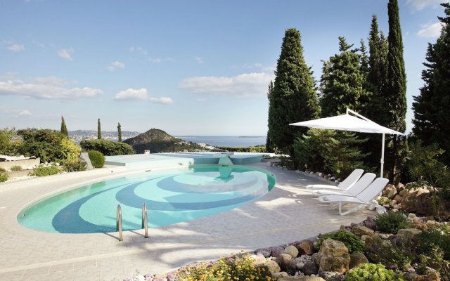 Hilltop Villa In Mandelieu La Napoule With Sauna And Pool