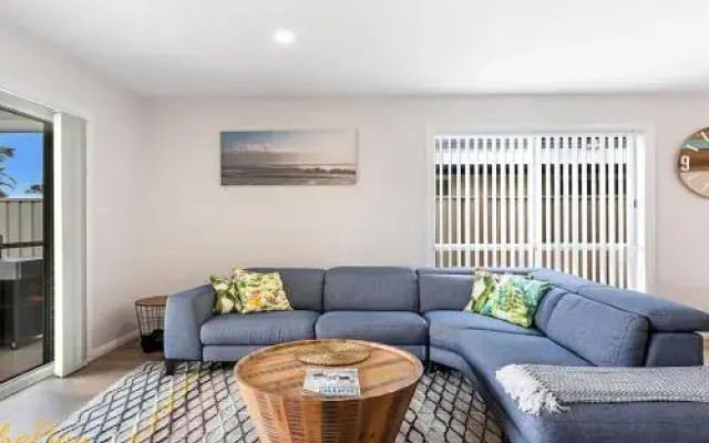 Pacific Paradise No.28 Anna Bay