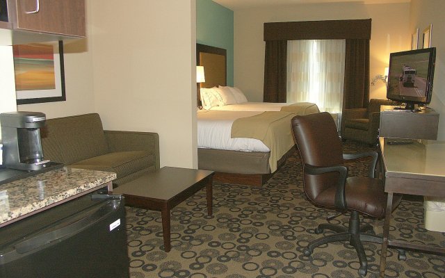 Holiday Inn Express Cleveland Northwest, an IHG Hotel