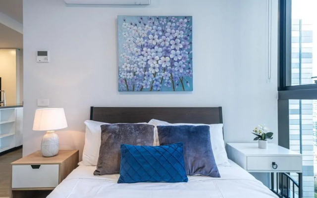 Spectacular High level 2BR apt in Melbourne CBD