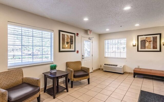 HomeTowne Studios by Red Roof Covington, GA