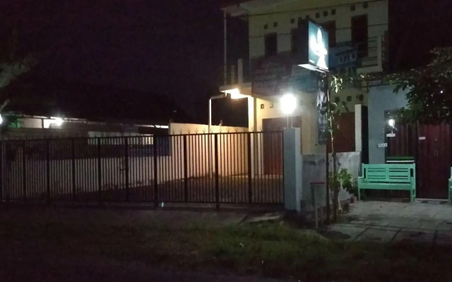 Rumah Singgah Peziarah Ganjuran by ZUZU