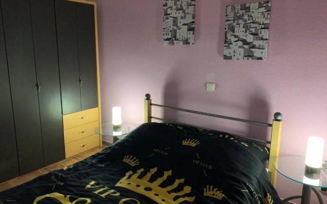Modern 2 Rooms App with balcony, near to UN und Telekom