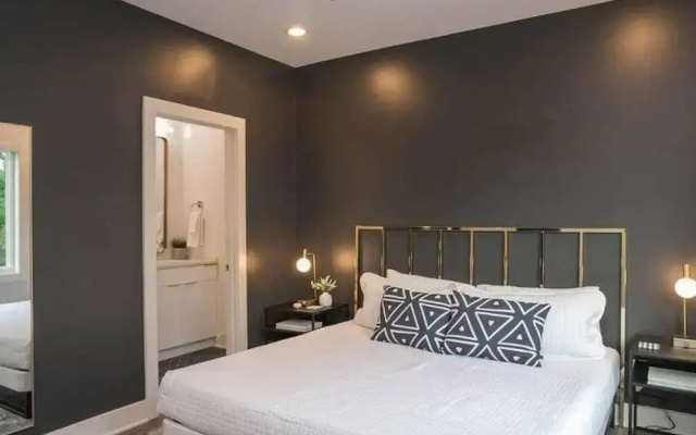 Spacious 4BR Minutes From Broadway- Sleeps 14
