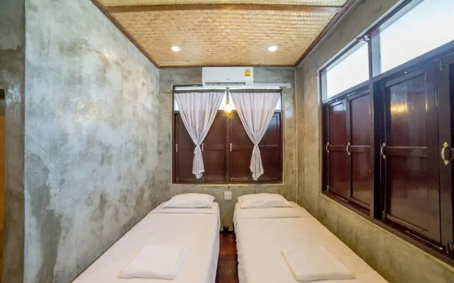 YOLO Chic House