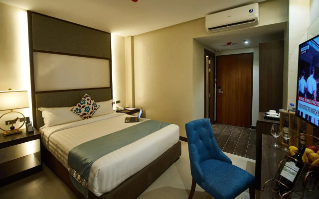 J7 Plaza Hotel