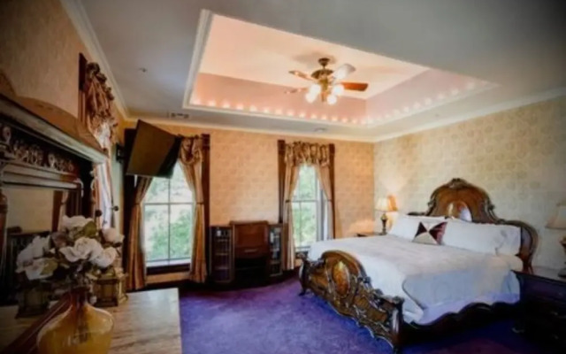 Historic Elgin Hotel