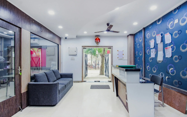 Oyo Flagship 76077 Adri Hotels 2