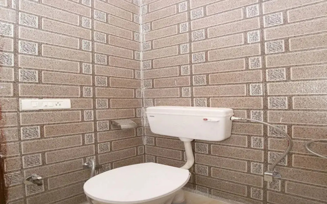 OYO 13119 Hotel Skydeep