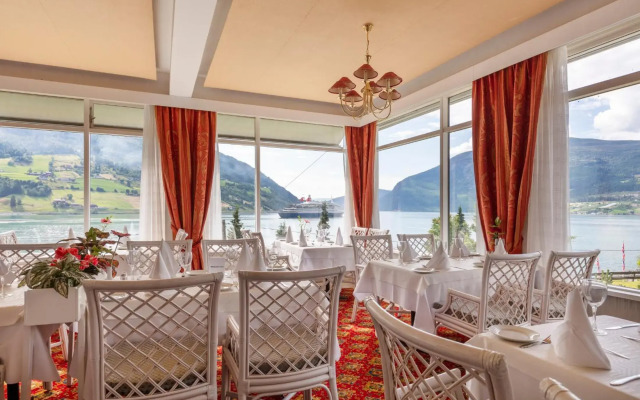 Olden Fjordhotel