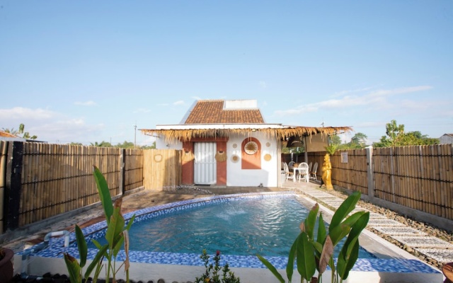 Villa New D'Bamboo by Plesirhatiyogja