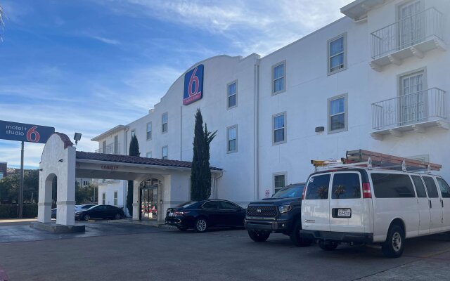 Motel 6 Dallas, TX – Downtown
