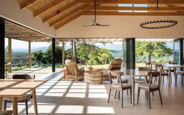Crags Country Lodge