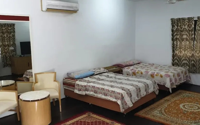 MRI Homestay Sg Buloh - Village Bungalow with Swimming Pool