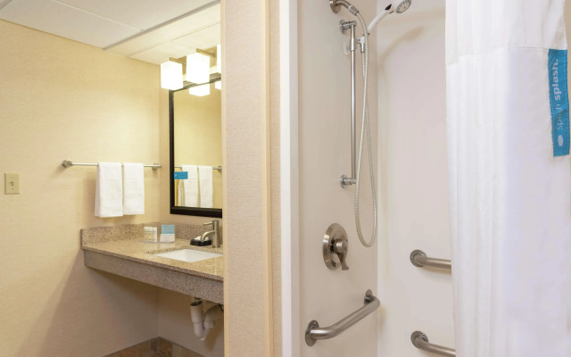 Hampton Inn & Suites Cleveland-Airport/Middleburg Heights