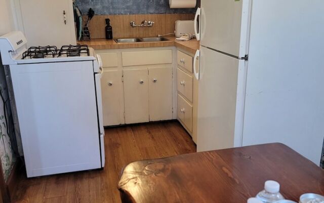 Hillcrest Suites & Cabins