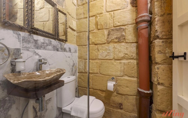 Deluxe Studio in a 900 yr old Luxury Home - 1