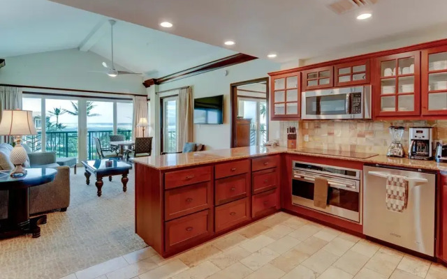 Hale Tiare 2 Bedroom Condo by RedAwning