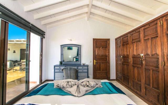 Villa Michelle - LH114 By Villas Now Ltd