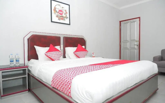 OYO 1284 Executive Residence