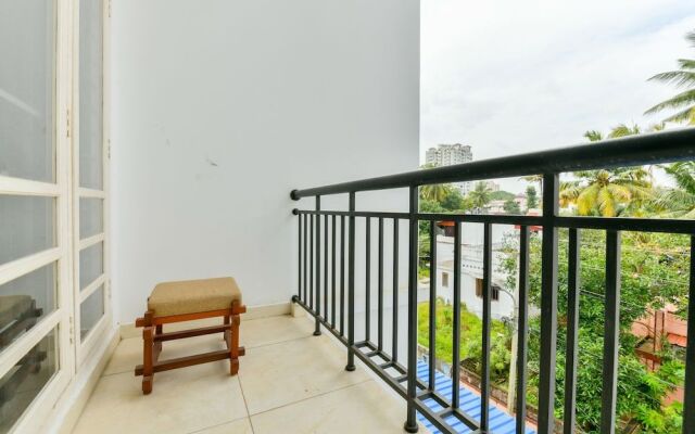 OYO 18602 Home Spacious Stay Near Lulu Mall