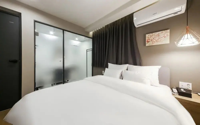 Gray 194 Hotel