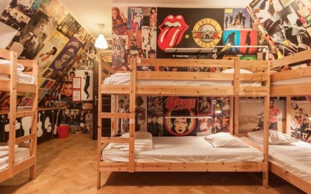 High 5 Hostel