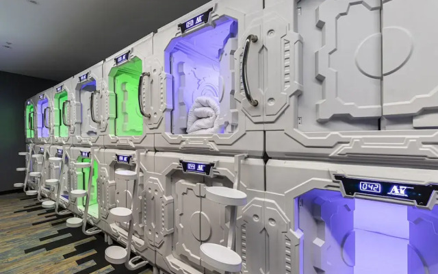 Art Seven Hostel Capsules