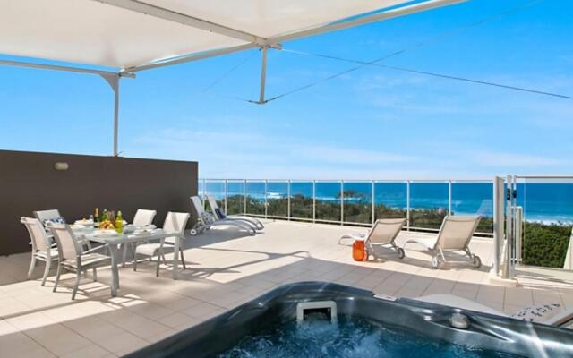 Luxury Bale Penthouse & Jacuzzi Spa 1328 North Culture
