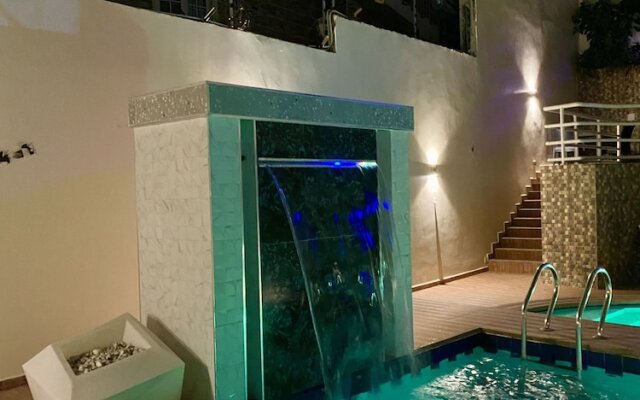 Glovis Luxury Apartments