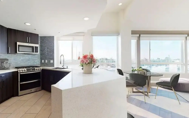 Luxury Space In the Marina