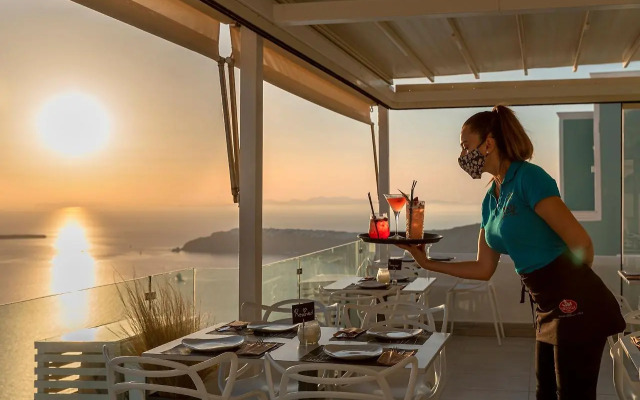 Pearl on the Cliff Hotel & Suites