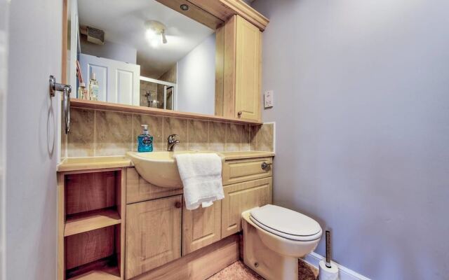 Gorgeous 2BR City Centre Apt with Parking