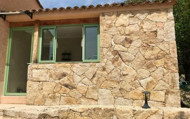 House With one Bedroom in Porto-vecchio, With Wonderful Mountain View, Shared Pool and Enclosed Garden
