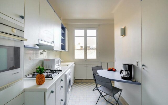 Spacious and Bright Apartment in Levallois