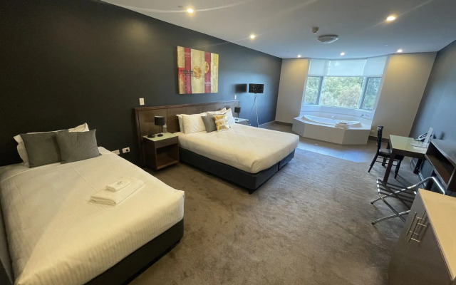 Sfera's Park Suites & Convention Centre