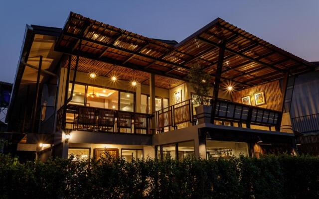 Hostel One Art & Gallery