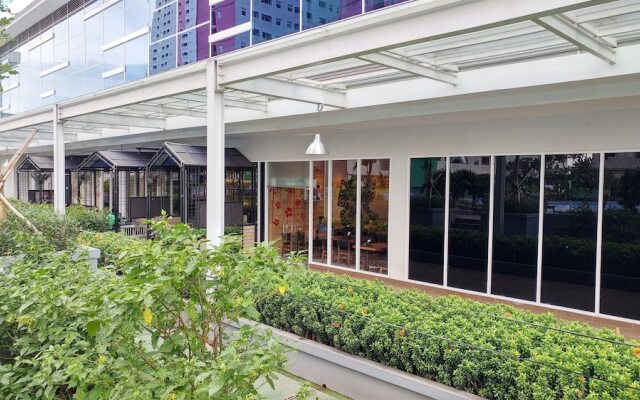 Green Pramuka City Apartment