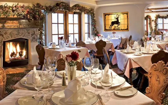 Goldener Hirsch, Auberge Collection