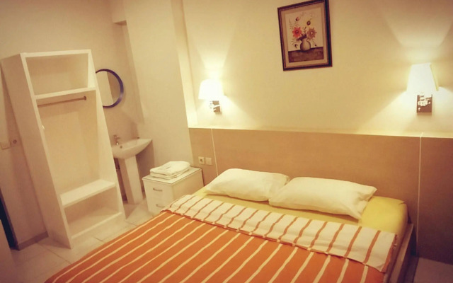 Fastrooms Bekasi Hotel
