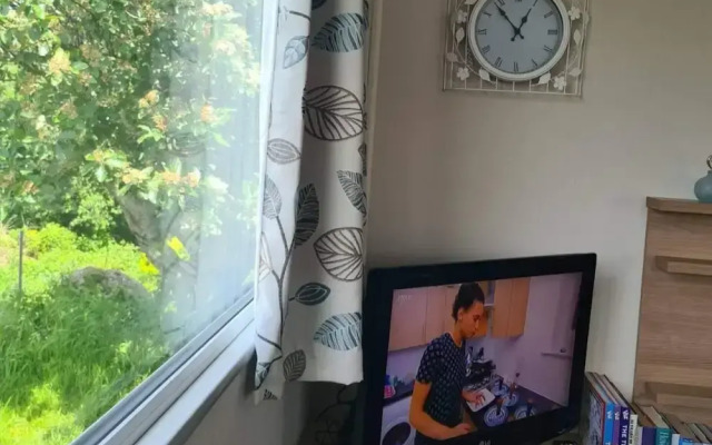 2 Bed Lodge - Sleeps 5 - Parking - Pets - Wifi