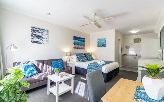 Aqua Waves Glenelg Central Studio Apt