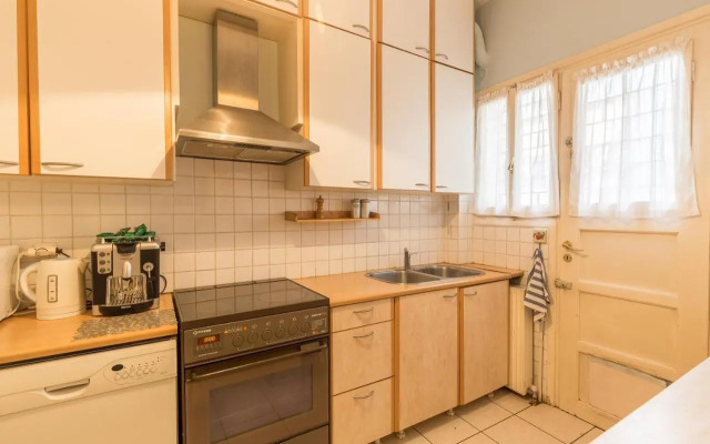 Art Deco Spacious Appartment close to centre