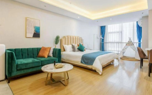 Cloud Building Selection Hotel