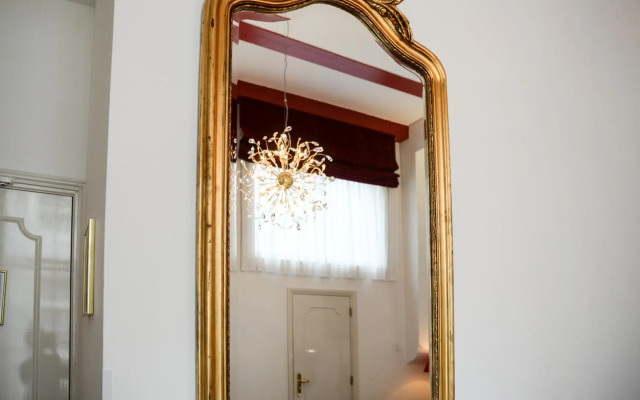 Ambassade Hotel